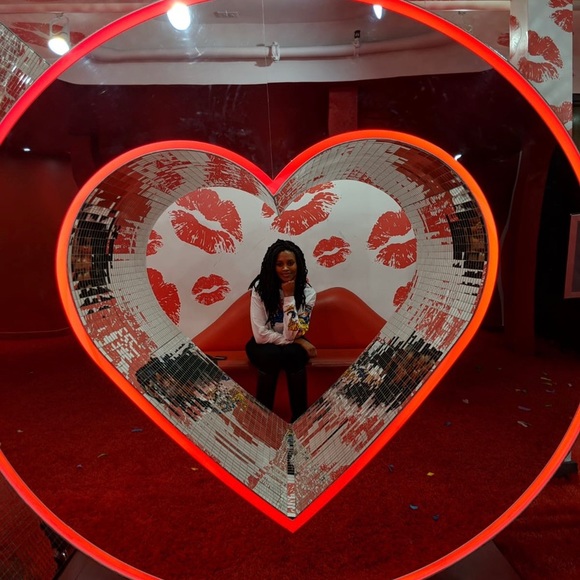 Meet your Posher, Lisa - Picture 1 of 1